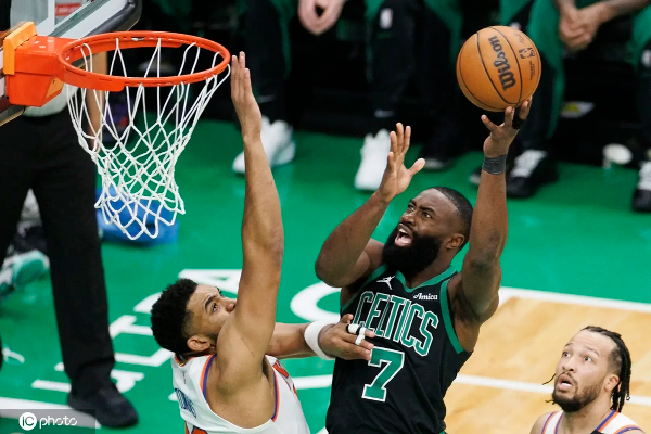  50分狂揽+团队共振！布朗引领绿军海啸 31分碾压快船豪取三连胜