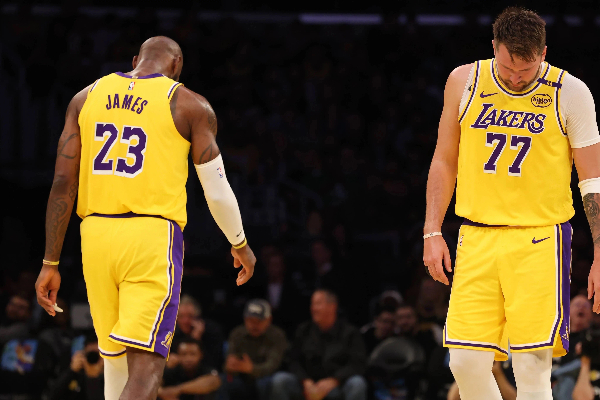 交易提案重塑湖人攻防？里夫斯换贾伦·杰克逊，体系重构与代价权衡